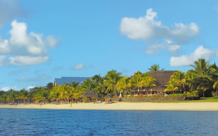 Victoria Beachcomber Resort & Spa