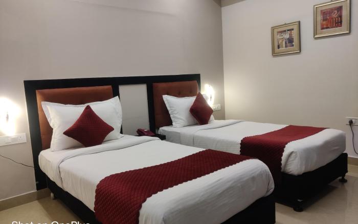 Hotel Delphi Grand Hyderabad - Hi-Tech City, Perfect for Business & Comfort