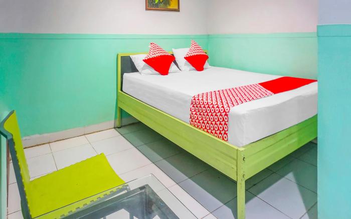 OYO 90856 Wisma Favorite Makassar Near Benteng Rotterdam