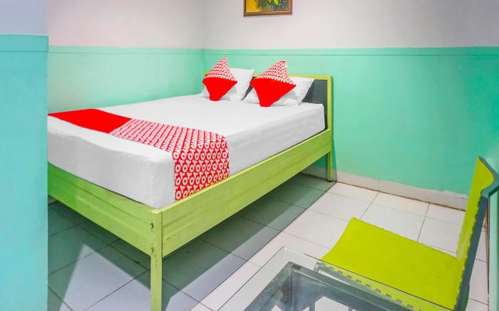 OYO 90856 Wisma Favorite Makassar Near Benteng Rotterdam