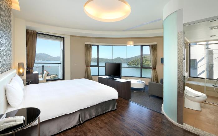 Hu Yue Lakeview Hotel