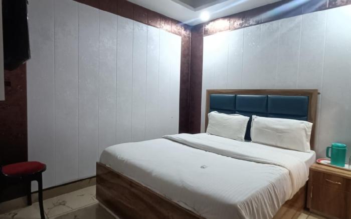 Hotel Laxman Jhula Inn