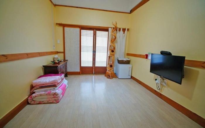 Jeonju Hanok Madang Pretty House Pension