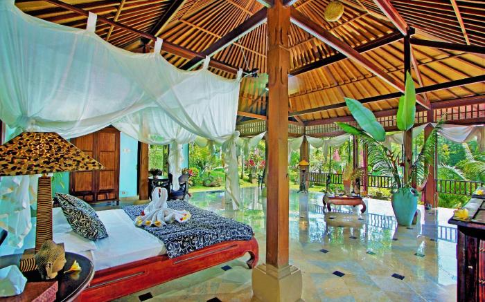 The Mahogany Villa