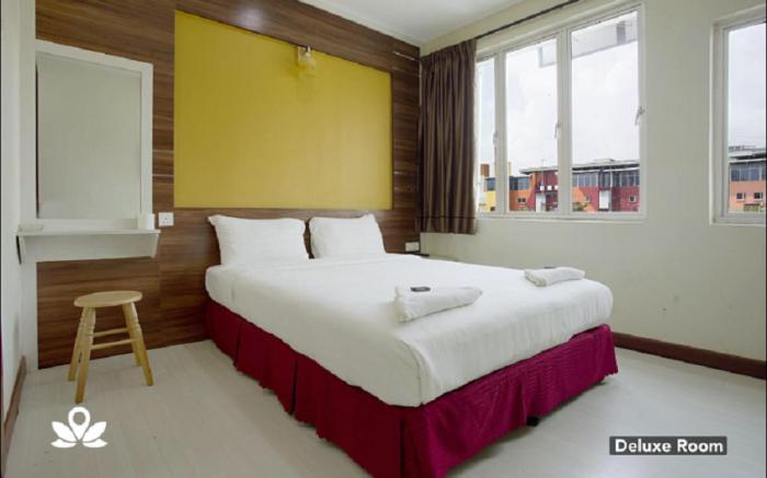 Golden Night Hotel