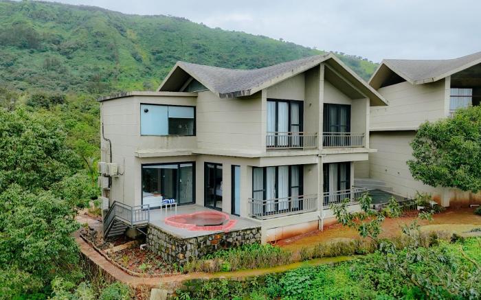 Vee Resort -The Suites of Royals