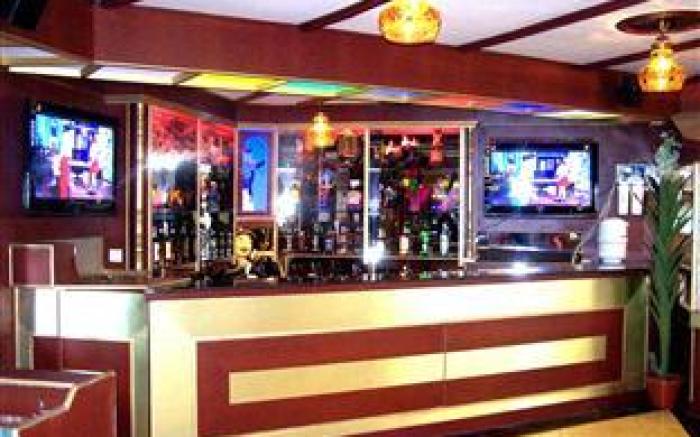Snow King Retreat & Revolving Restaurant ,Cottages, Huts, Villas - Fagu Hill Top Kufri Shimla