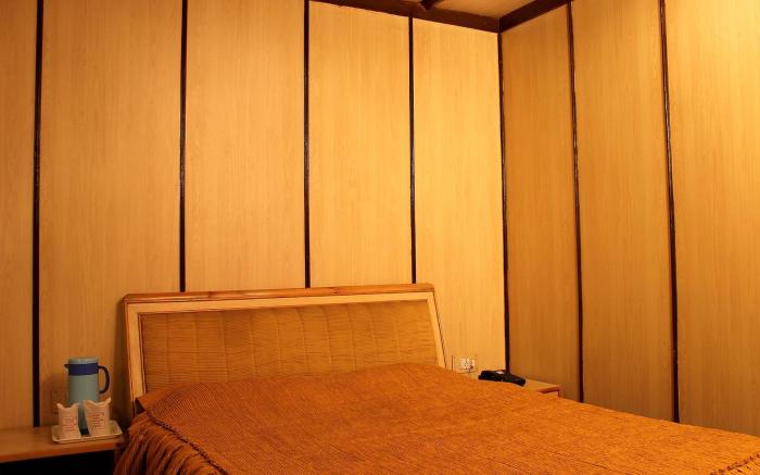 Snow King Retreat & Revolving Restaurant ,Cottages, Huts, Villas - Fagu Hill Top Kufri Shimla