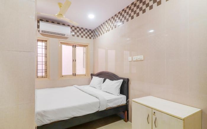 Hotel O Aroma Classic Near Nampally Railway station