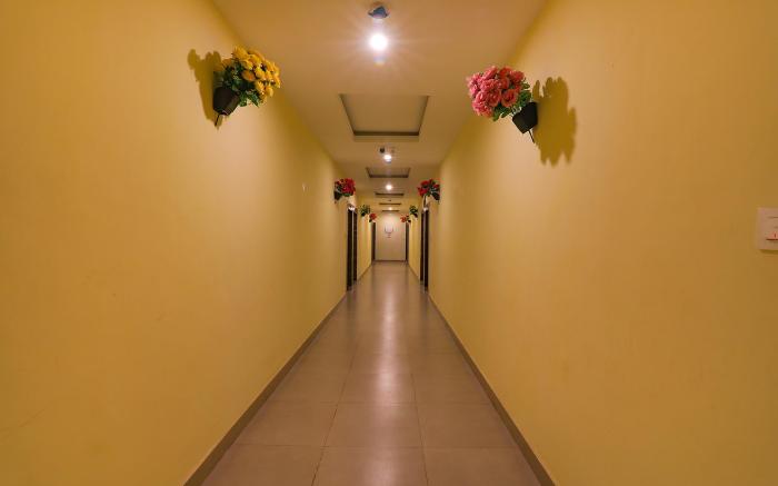 FabHotel SR Inn