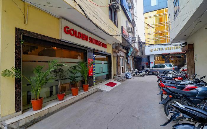 FabHotel Golden Sunrise Inn