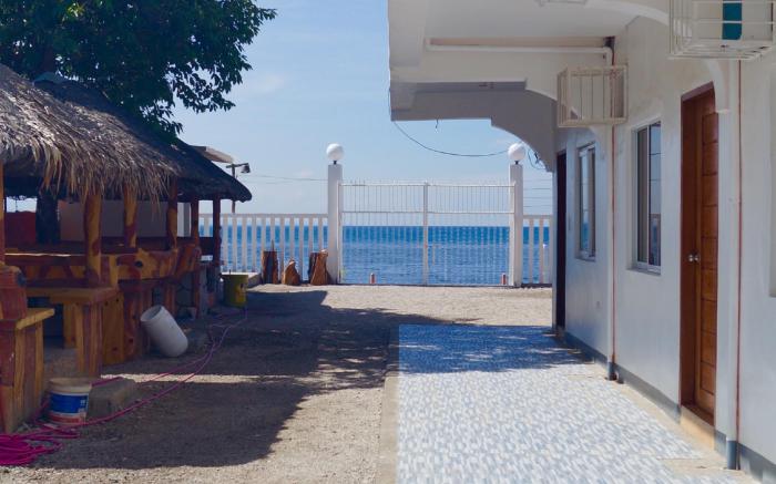 Hana-Natsu Resorts Beach & Hotel