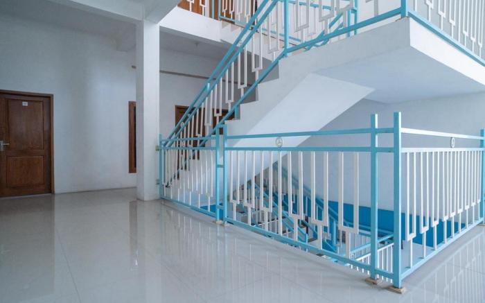 RedDoorz near RS Mitra Keluarga Waru