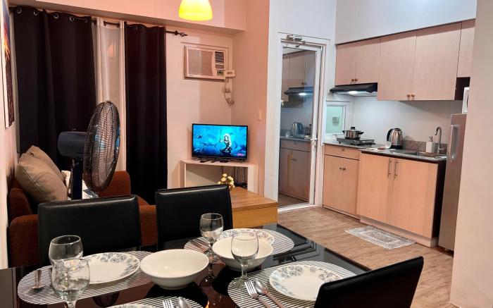 Lovely Spacious Condo With Balcony