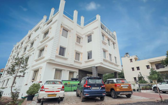 Revaas Lake View Boutique Hotel