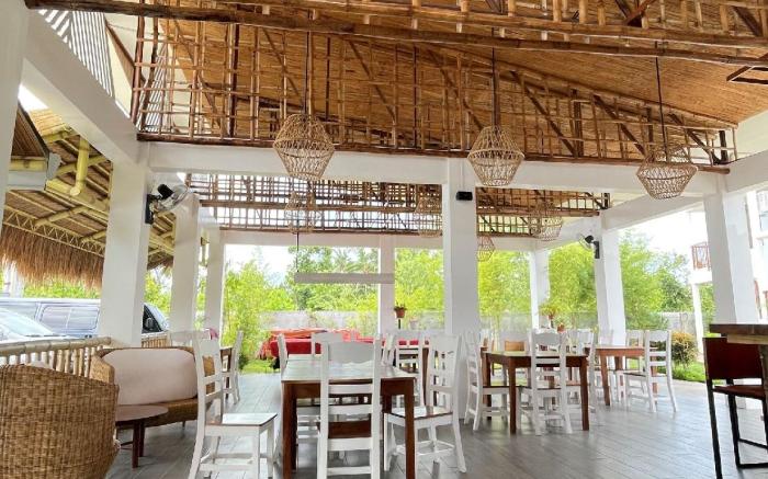 Red Picnic Hostel