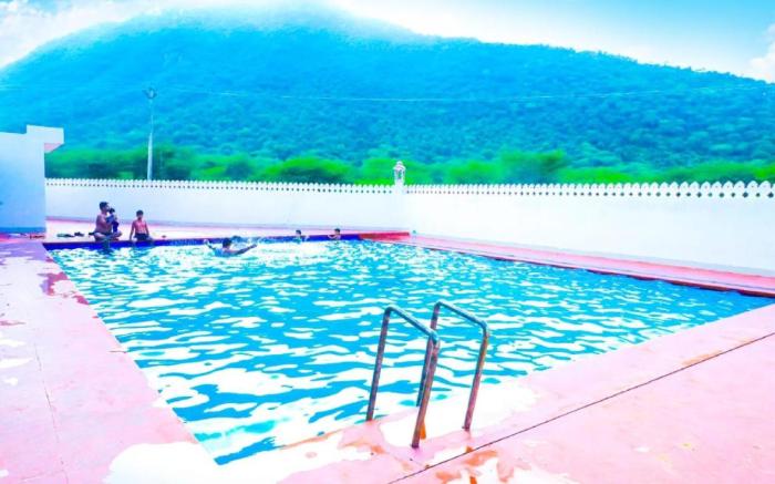 Siddarth Resort - Mountain View with Pool