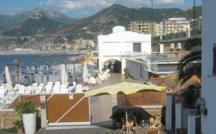 Beach Hotel 14Leoni b&b