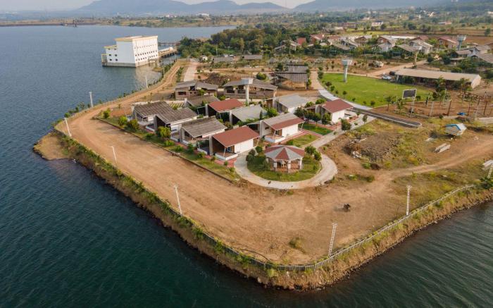 Elegant Waterfront Resort By Bay Hotels