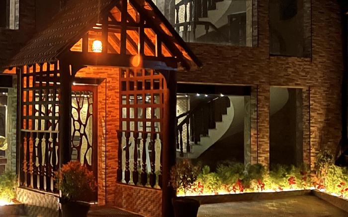 HYDERS PARK - THE LUXURY HOTEL