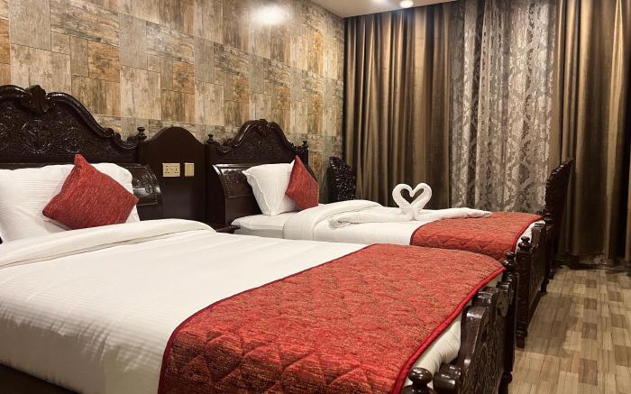 HYDERS PARK - THE LUXURY HOTEL