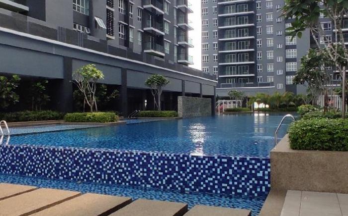 Bukit Rimau Roomy Master Bedroom with Facilities