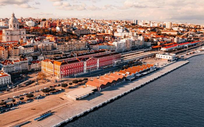 The Editory Riverside Santa Apolonia Hotel