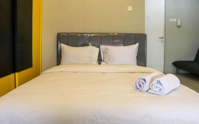 Fully Spacious Studio Green Bay Pluit By Travelio