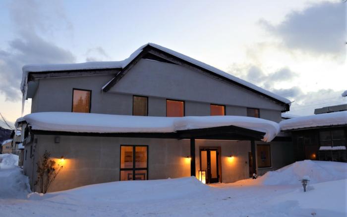 Square 8 - HAKUBA Funny hours