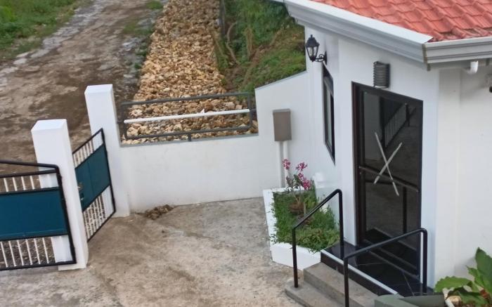 Alona Whitehouses Resort