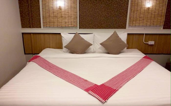 THOUSAND-TEN THOUSAND HOTEL