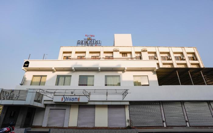 Super Townhouse OAK Hotel Devanshi Inn