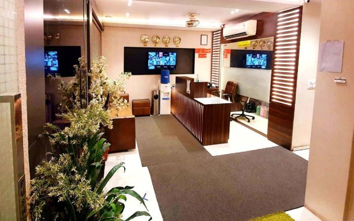 Hotel Heritage - Near Trade Center, Visa Consulate BKC
