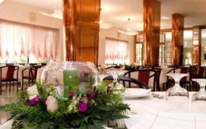 Hotel 90