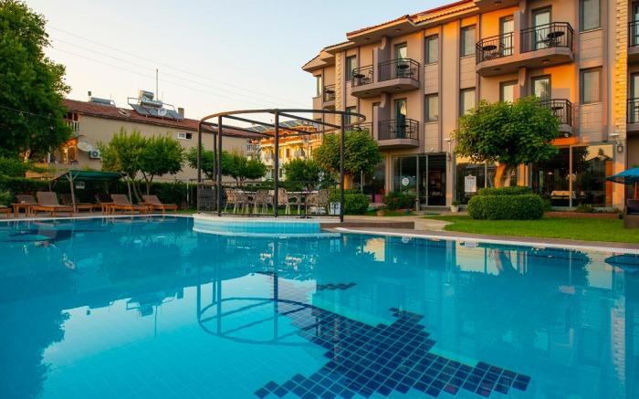 GOLDEN MOON HOTEL