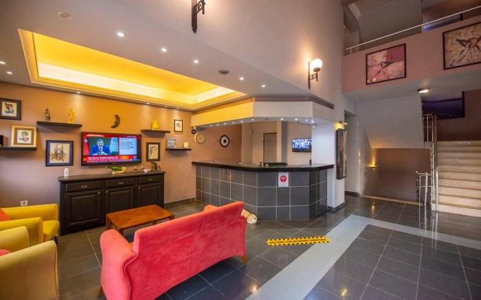 GOLDEN MOON HOTEL