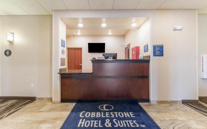 Cobblestone Hotel - Hutchinson