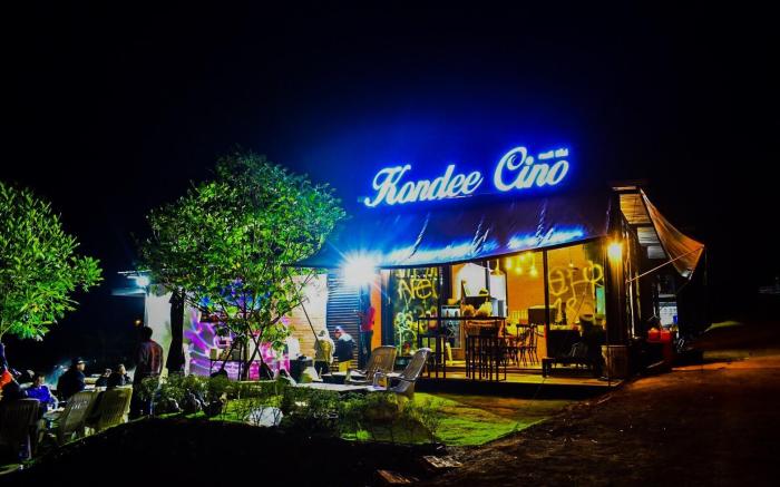 Kondee Cino Cafe and Glamping