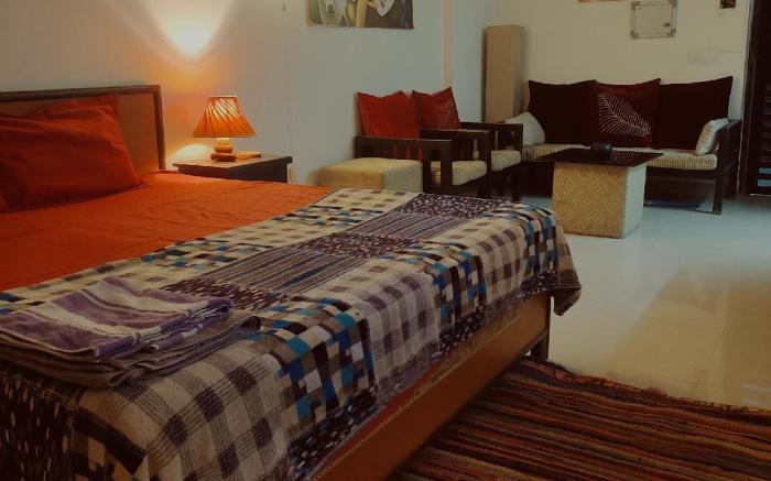 Varnika's Sunrise Day,Night and Hourly stay 