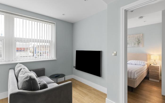 LUXURIOUS ONE BEDROOM APARTMENT IN BOND STREET