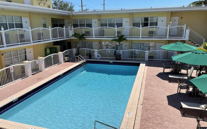 Beach Place Hotel