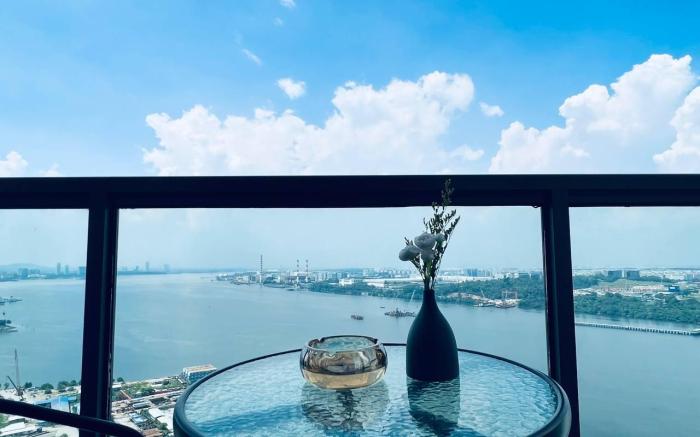 Sea View 2BR of Dual-Key R&F Princess by ANJU