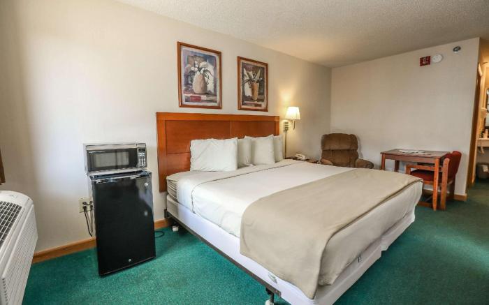 Super 8 by Wyndham Branson / Shepherd of the Hills Exwy