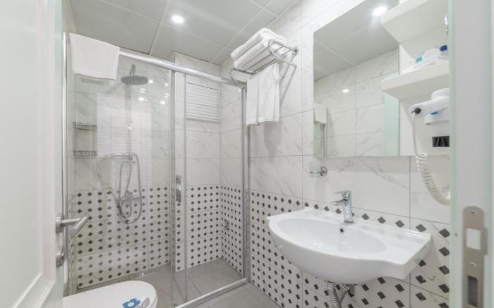 DAM HOTEL LARA