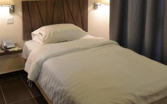 9 Square Hotel