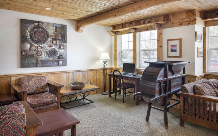River Canyon Lodge