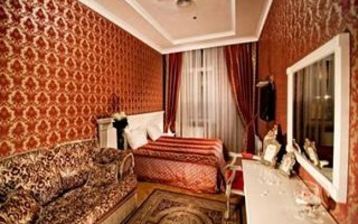 Royal De Paris Hotel