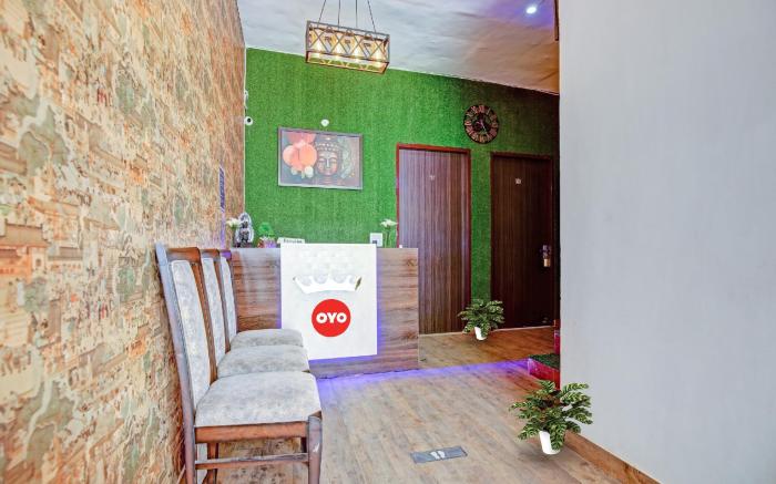 Hotel O Crown Inn