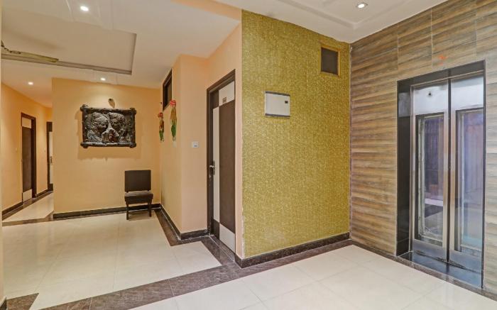 Super Capital O Townhouse Govinda Royal