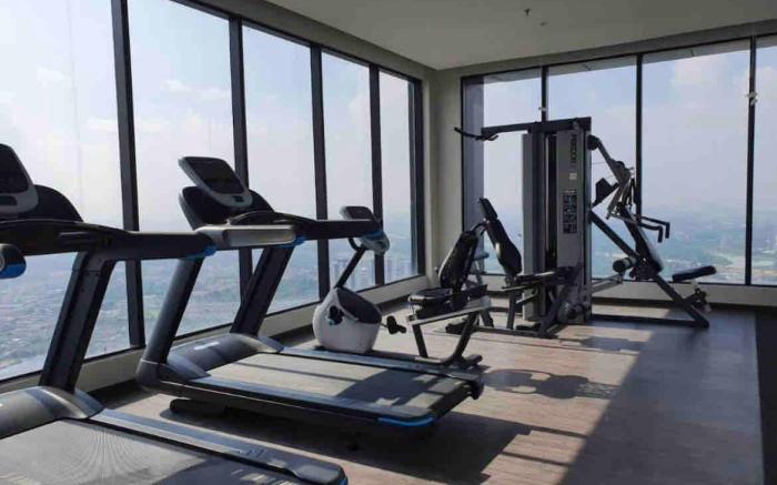 Sky pool 4 star hotel grade stay in i-City 2